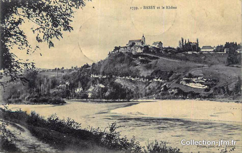Carte postale ancienne Bassy l'église et le château à Bassy