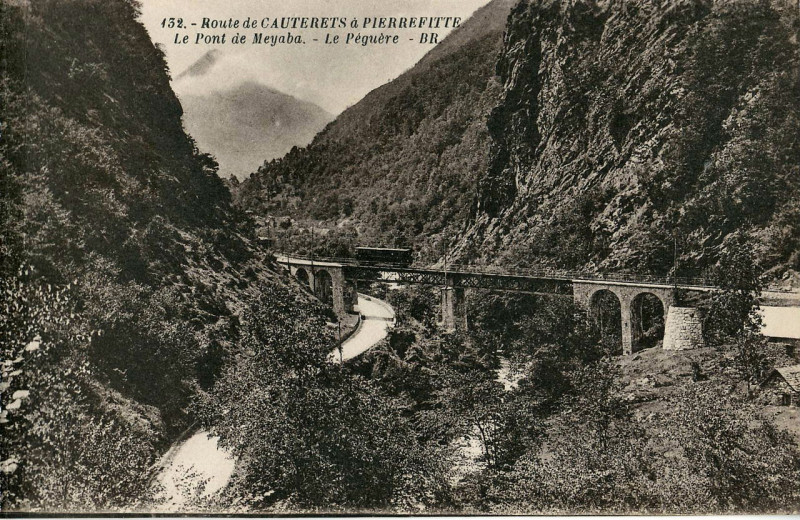 Carte postale ancienne Bloc Frères 132 - Route de Cauterets à Pierrefitte - Le Pont de Meyaba - Le Péguère