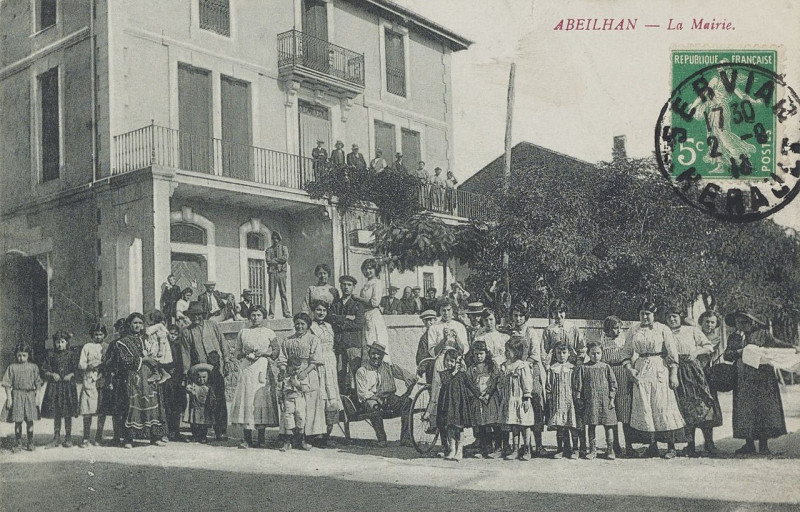 Carte postale ancienne Abeilhan la mairie - Archives départementales de l'Hérault - FRAD034-2FICP-01128-00001