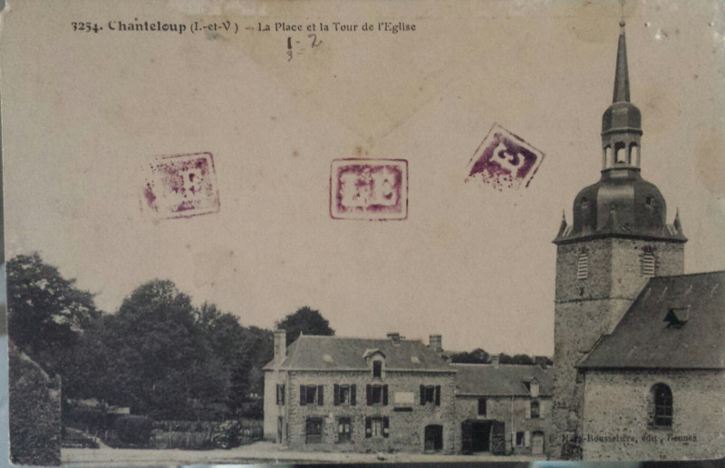Carte postale ancienne Chanteloup Place de l'église