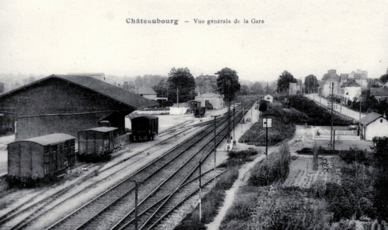 Carte postale ancienne Châteaubourg La gare