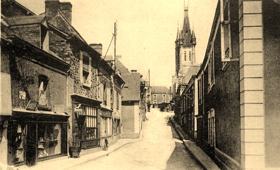 Carte postale ancienne Châteaubourg La Grand-Rue