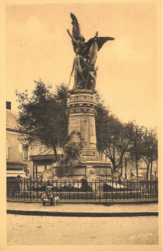 Carte postale ancienne Chateauroux - Monument 1870