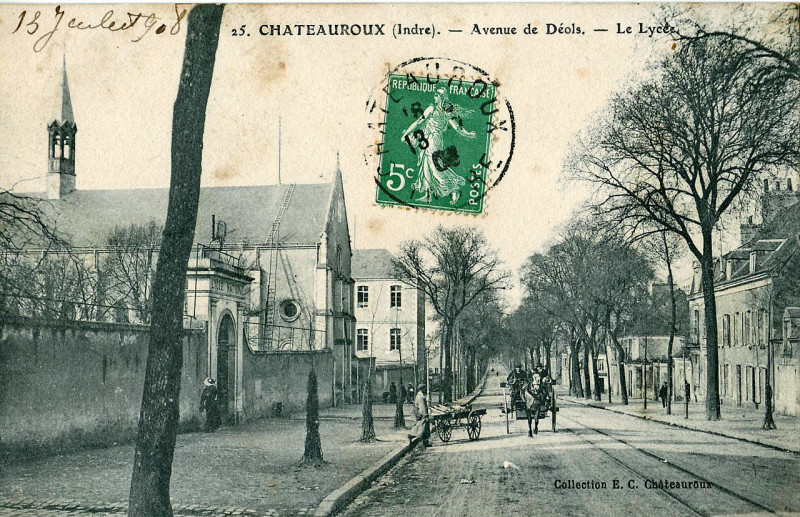Carte postale ancienne Ec 25 -Chateauroux - Avenue de Déols - Le Lycée