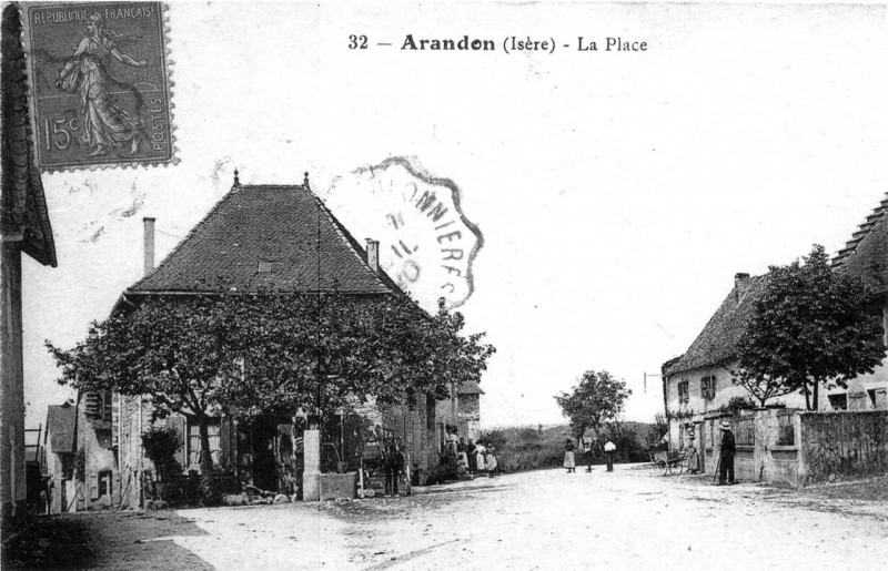 Carte postale ancienne Arandon, la place, 1925, p 11 l'Isère les 533 communes
