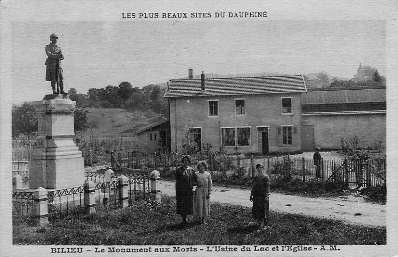 Carte postale ancienne Bilieu monum aux morts