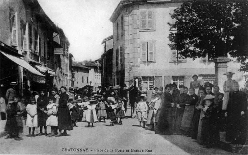 Carte postale ancienne Châtonnay, place de la poste et Grande Rue, p30 L'Isère 1900-1920