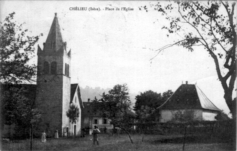Carte postale ancienne Chélieu place de l église