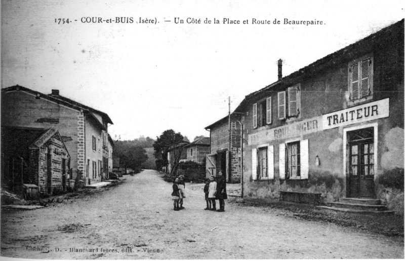 Carte postale ancienne Cour-et-buis en 1910, p 69 de L'Isère les 533 communes - cliché C.D., Blanchard Frères éditeurs, Vienne