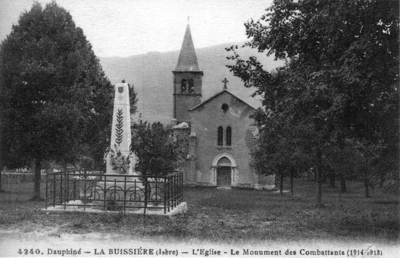 Carte postale ancienne La buissière, L'église et le monument aux combattants (1914-1918), 1925, p 35 l'Isère les 533 communes