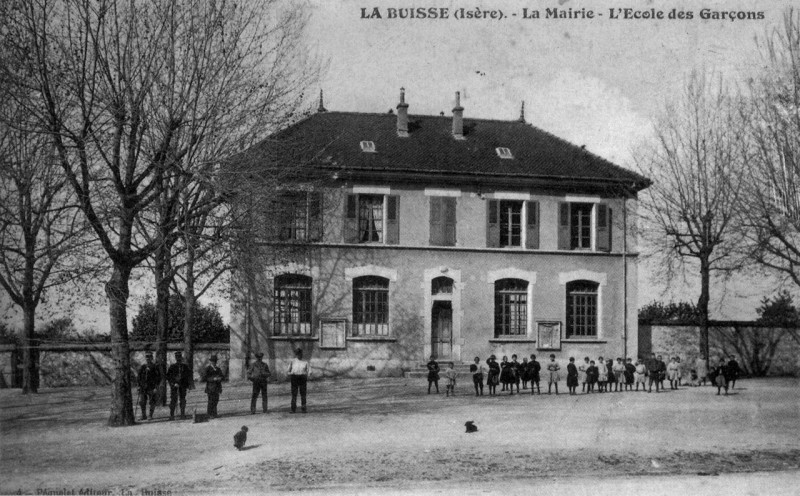 Carte postale ancienne La buissière, La mairie, l'école des garçons, 1912, p 35 l'Isère les 533 communes - Pégnielet éditeur