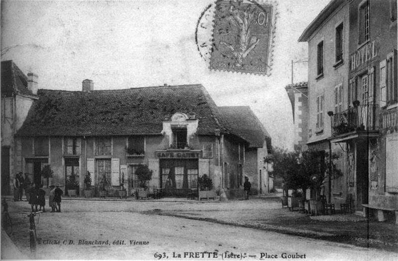 Carte postale ancienne La Frette, place Goubet en 1906, p 89 de L'Isère les 533 communes - cliché C D Blanchard, éditeur à Vienne