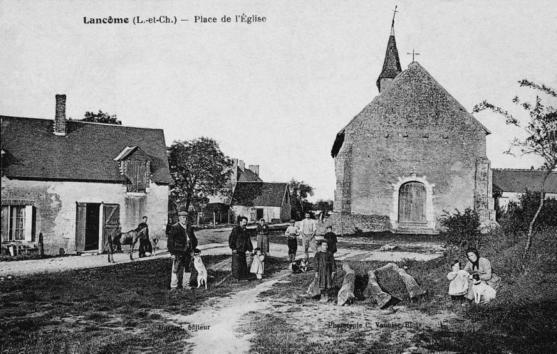 Carte postale ancienne Lancome place église