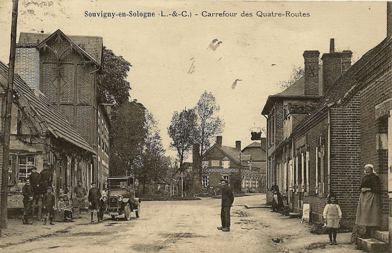 Carte postale ancienne Souvigny au début du XXème siècle -02