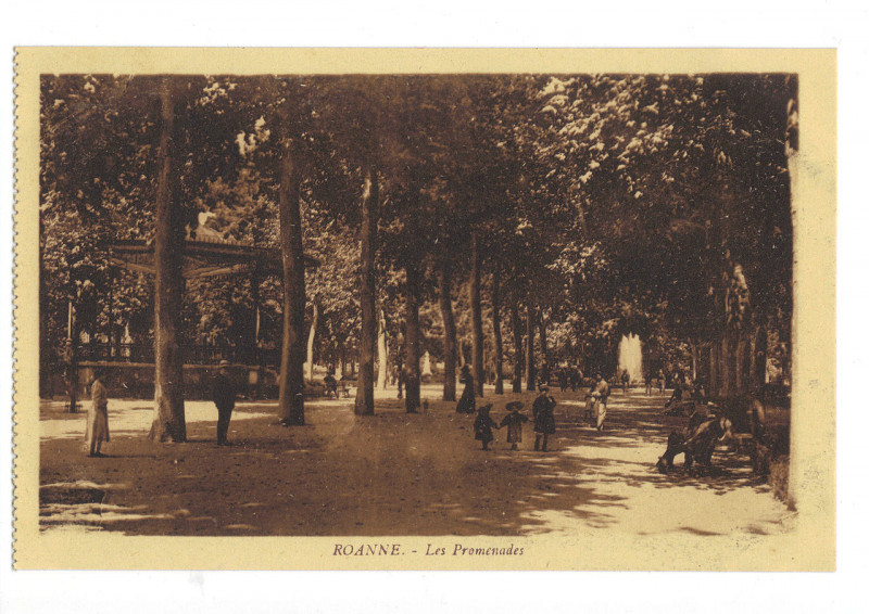 Carte postale ancienne Roanne Les Promenades