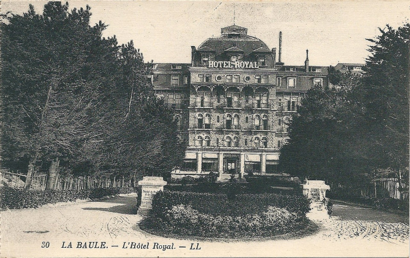 Carte postale ancienne La Baule-Fr-44-l'Hôtel royal-01