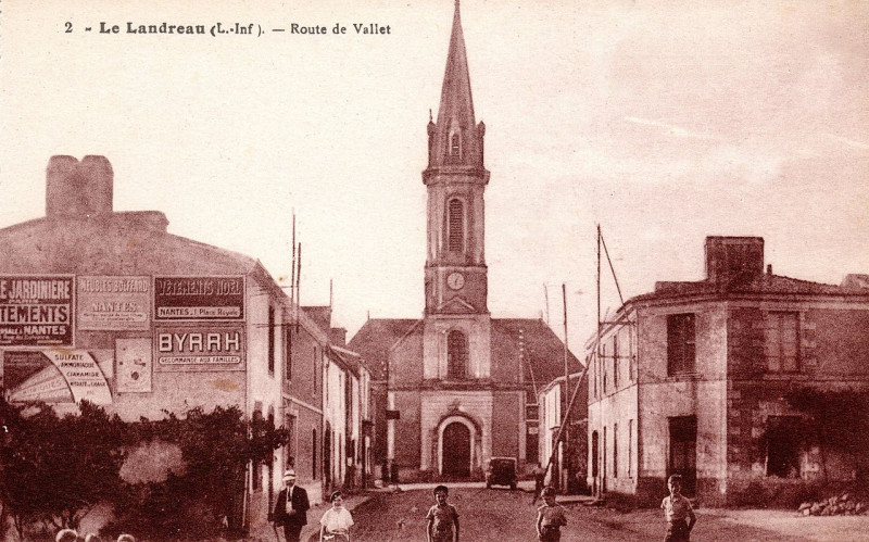 Carte postale ancienne W1146-Landreau6 Eglise DeRueBoutillierDelisle au Landreau