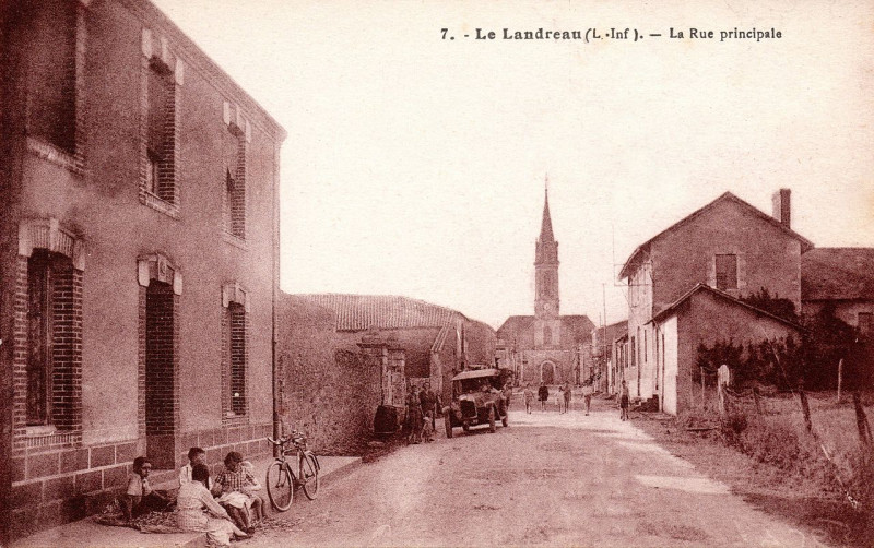 Carte postale ancienne W1148-Landreau7 Eglise DeRueBoutillierDelisle au Landreau