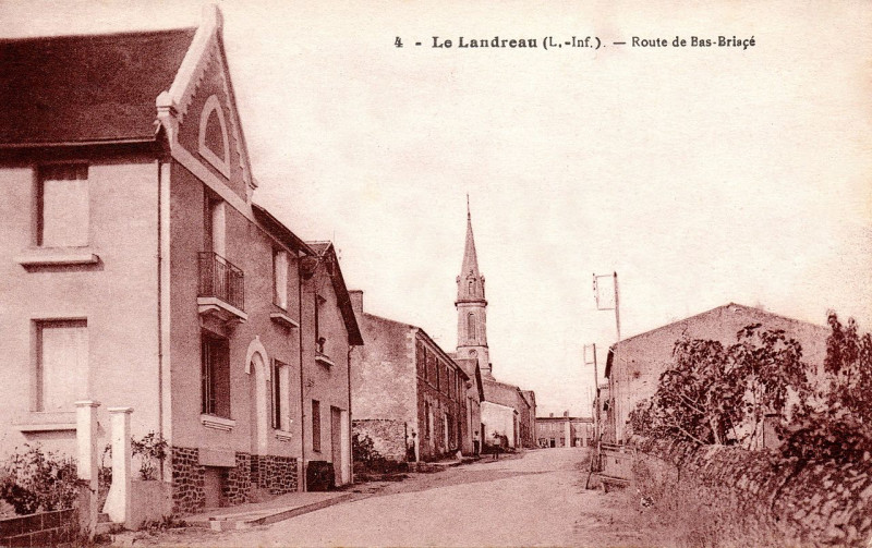 Carte postale ancienne W1150-Landreau9 Eglise DeRueBriace au Landreau
