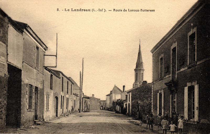 Carte postale ancienne W1152-Landreau10 Eglise DeRueLoire au Landreau