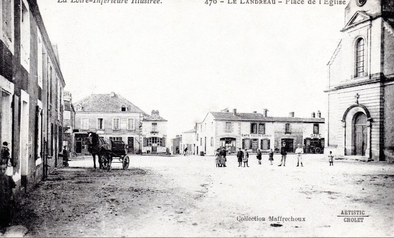 Carte postale ancienne W1156-Landreau15 PlaceARipoche au Landreau