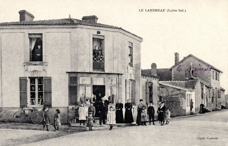 Carte postale ancienne W1162-Landreau22 RueBoutillierDelisle au Landreau