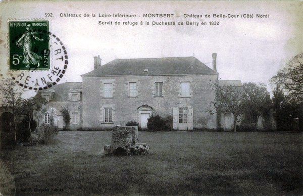 Carte postale ancienne Montbert-1900 (Belle-cour)