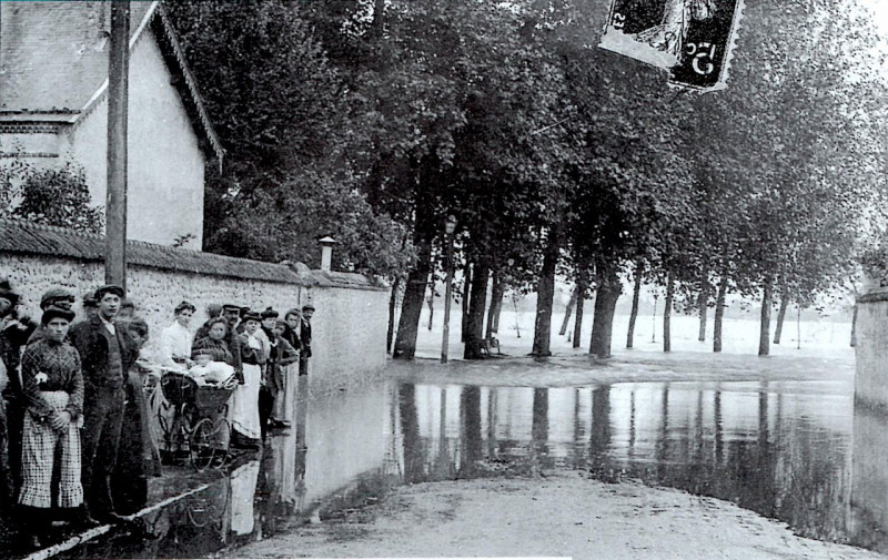 Carte postale ancienne Crue-Loire-1907-Meung