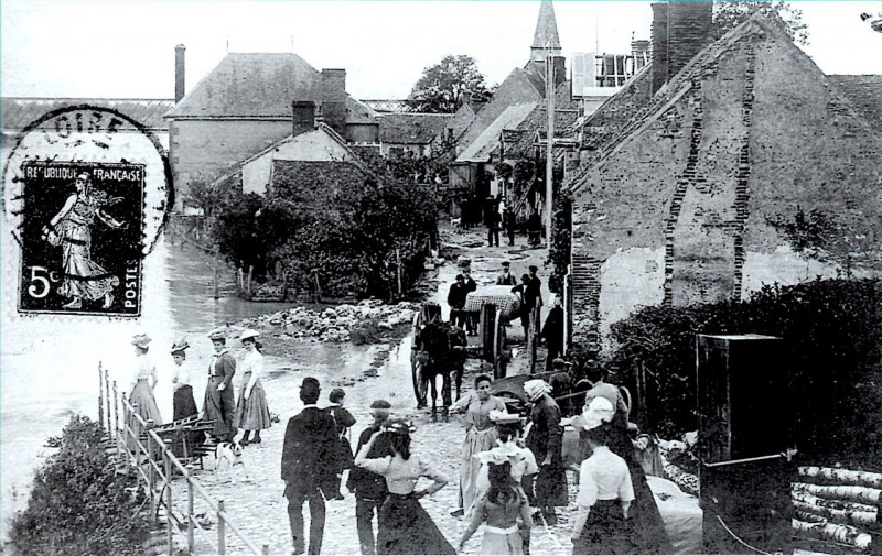 Carte postale ancienne Crue-Loire-1907-St-Pere