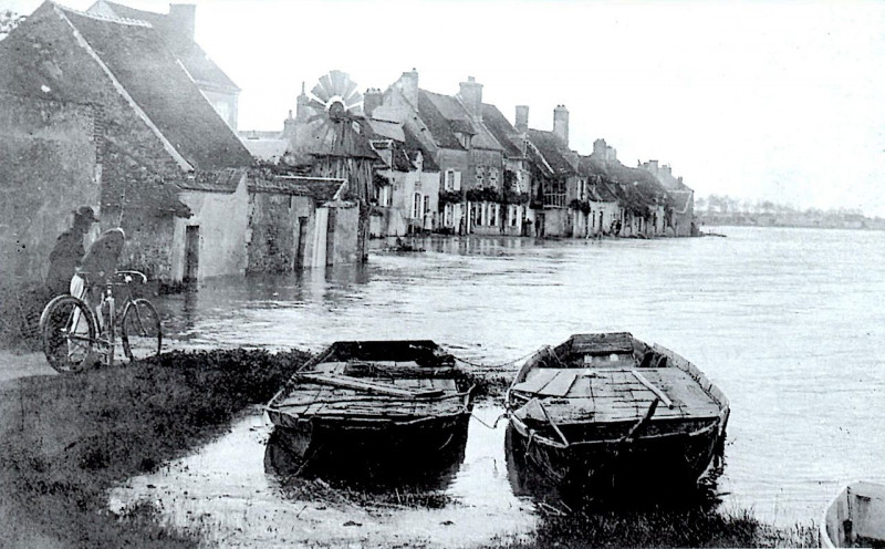 Carte postale ancienne Crue-Loire-1907-Sully-sur-Loire