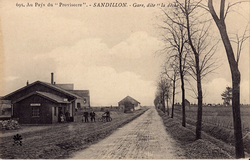 Carte postale ancienne M 695 - Au Pays du Provisoire - Sandillon - Gare, dite la dèche