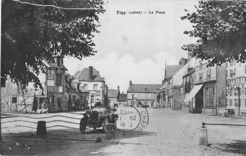 Carte postale ancienne Tigy la place 1933