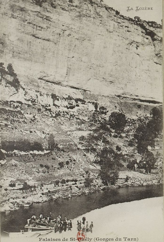 Carte postale ancienne Carte postale de Lozère - Falaises de St-Chély (Gorges du Tarn)