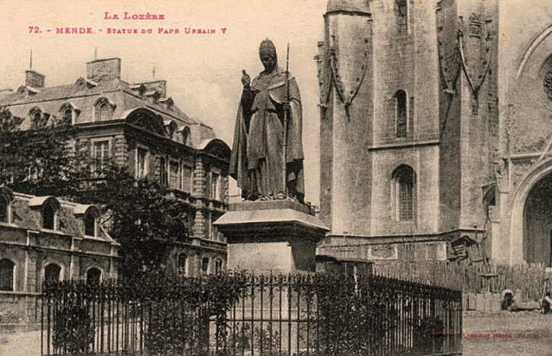 Carte postale ancienne Mende Place Urbain V 1910
