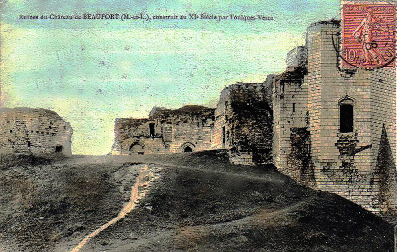 Carte postale ancienne Beaufort-en-Vallée ruines du château des comtes de Beaufort