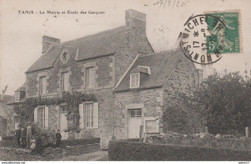 Carte postale ancienne L'ecole de Tanis et la mairie