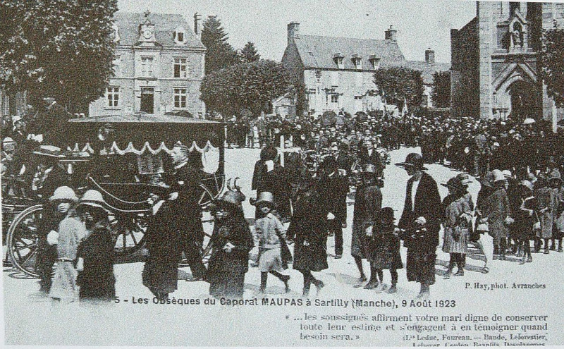Carte postale ancienne Obsèques de Maupas Sartilly