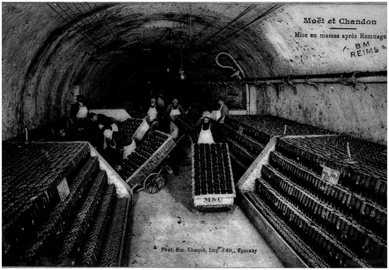 Carte postale ancienne 85 moet et chandon cave