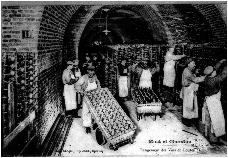 Carte postale ancienne 85 moet et chandon cave2