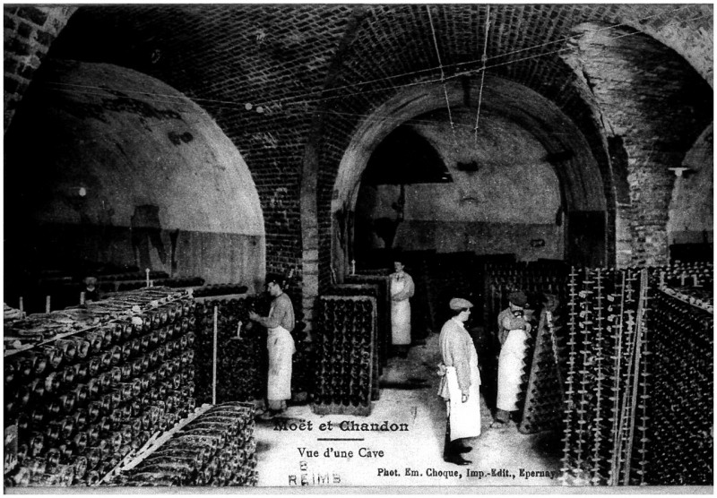 Carte postale ancienne 85 moet et chandon cave3