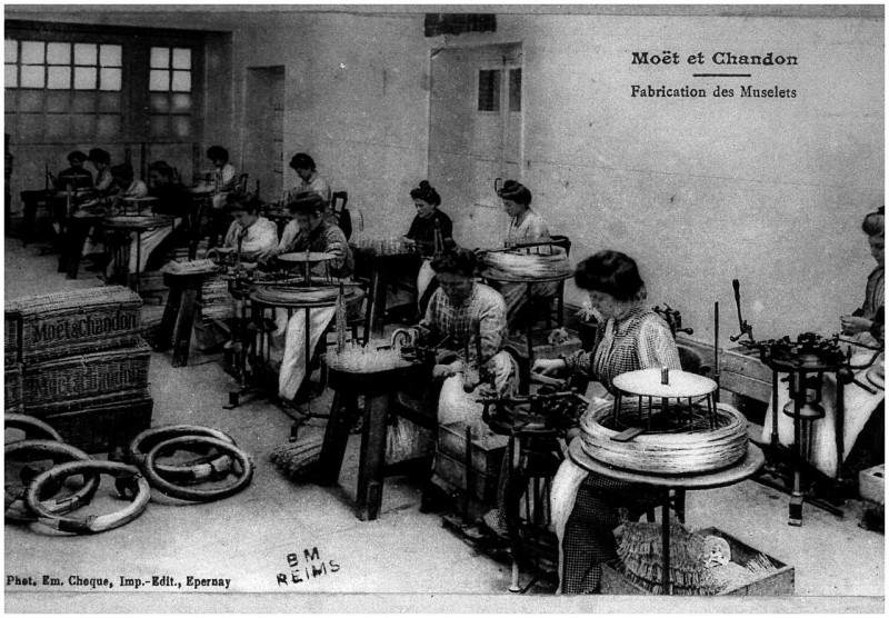 Carte postale ancienne 85 moet et chandon muselets