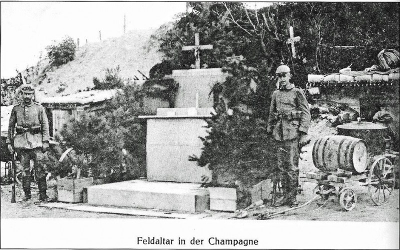 Carte postale ancienne Autel de campagne