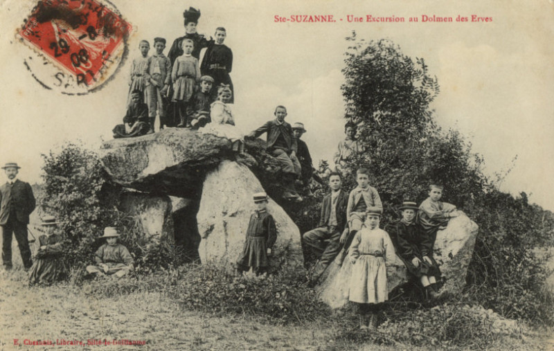 Carte postale ancienne Dolmen erves touristes