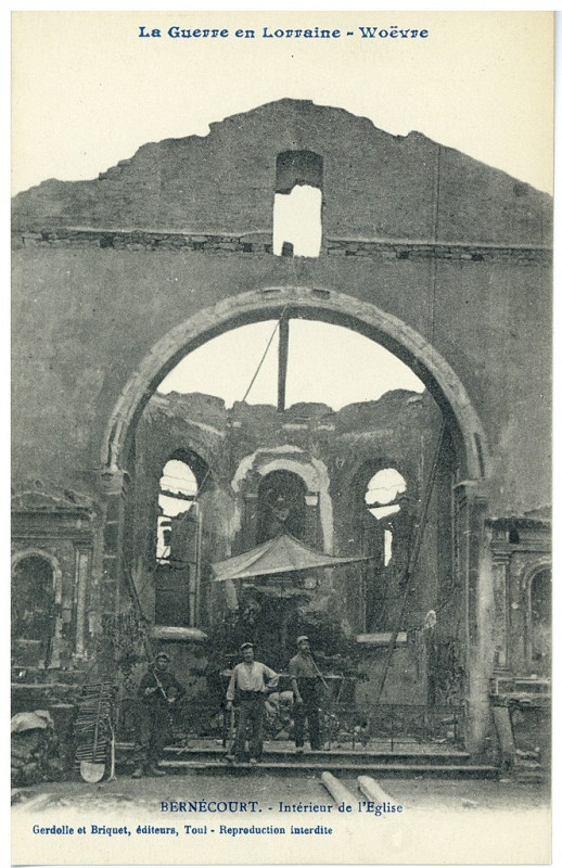 Carte postale ancienne Bernécourt. Intérieur de l'Eglise, la Guerre en Lorraine, Woëvre P-Fg-Cp-00095