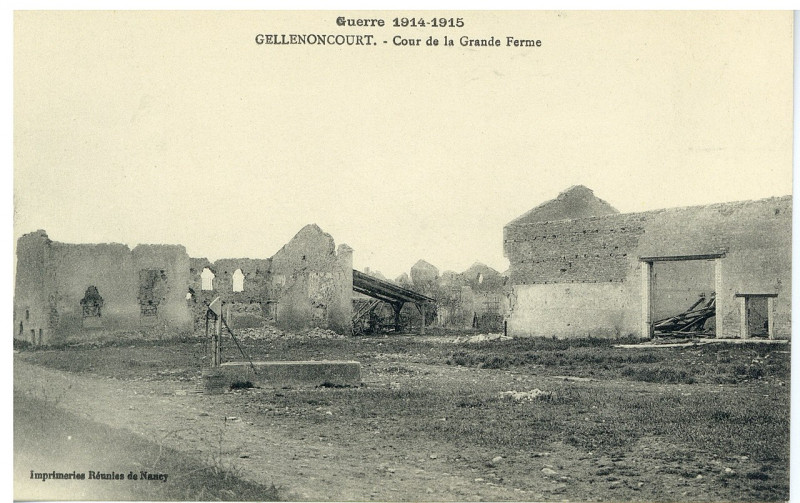 Carte postale ancienne Gellenoncourt. Cour de la Grande Ferme, Guerre 1914-1915 P-Fg-Cp-00151