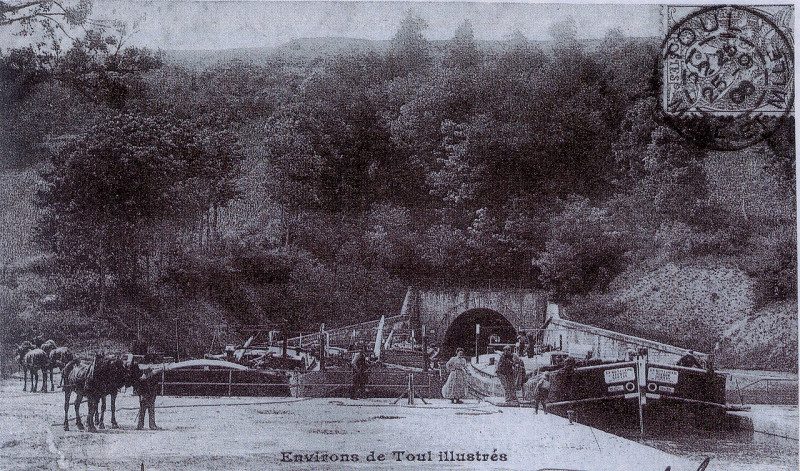 Carte postale ancienne Le tunnel-canal de foug