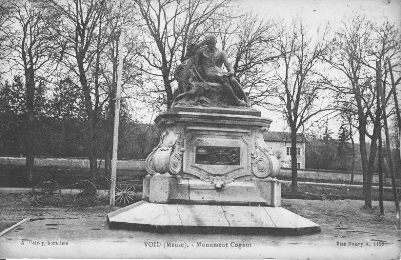 Carte postale ancienne Ancien monument à Cugnot
