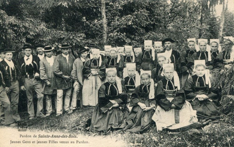Carte postale ancienne Berné pardon Sainte Anne des Bois