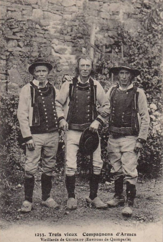 Carte postale ancienne Guiscriff vieillards