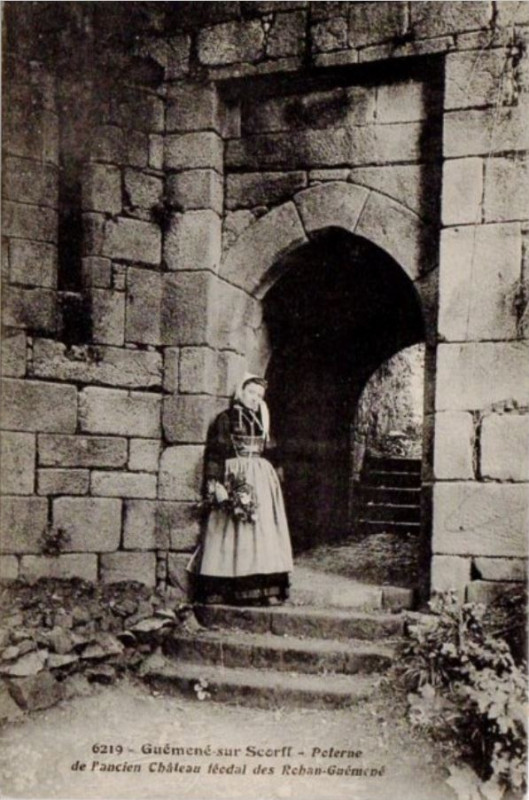 Carte postale ancienne Guéméné poterne château